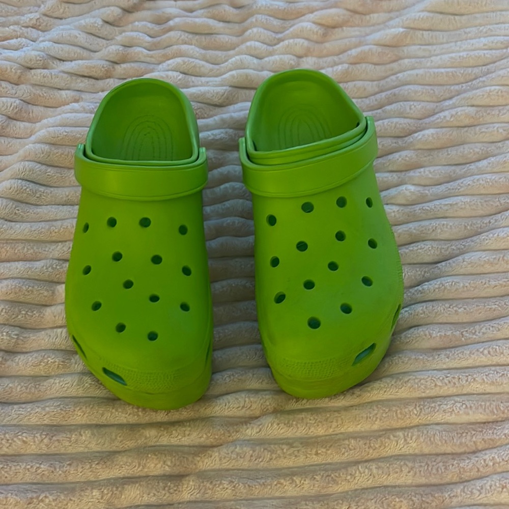 Women nursing clogs